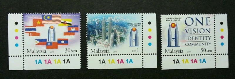 *FREE SHIP Malaysia 11th ASEAN Summit 2005 Flag Twin Tower (stamp color) MNH