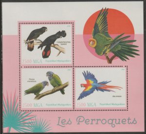 PARROTS  perf sheet containing three values mnh