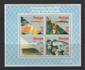 Norway #B70 (1986 Salmon Industry sheet) VFMNH CV $14.00