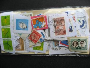 Belgium mixture (duplicates,mixed cond) 200 commems on paper wide age range 