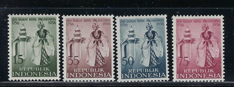 Indonesia 432-35 MH 1956 Dancers (fe5544)