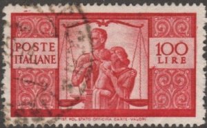 Italy 477 - Used - 100L Scales / Family (1946) (cv $1.75)
