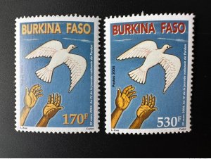 2004 Burkina Faso Mi. 1869 - 1870 Year IV National Day of Forgiveness Dove-