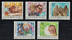 LUXEMBOURG 1985 - Caritas, children / complete set MNH