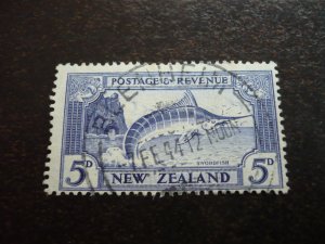 Stamps - New Zealand - Scott# 210 - Used Part Set of 1 Stamp