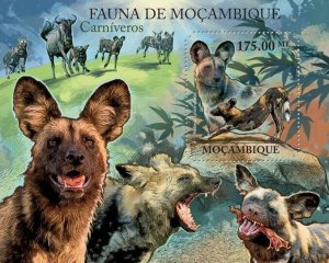Mozambique 2011 MNH - African Wild Dogs. Y&T 441, Mi 5028/Bl.520, Scott 2375