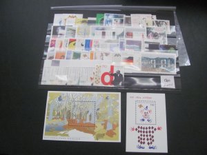 GERMANY 2000  MNH  LOOKS COMPLETE FOR THE YEAR  (131)