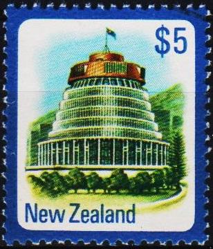 New Zealand. 1975 $5 S.G.1105 Fine Used