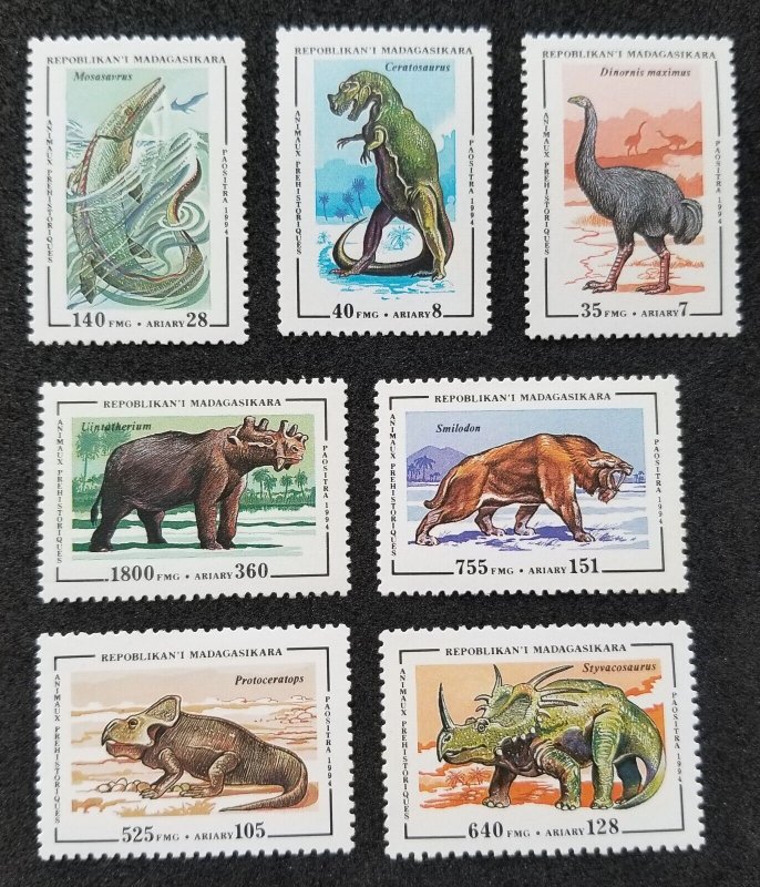 *FREE SHIP Madagascar Prehistoric Animals 1994 Dinosaurs (stamp) MNH