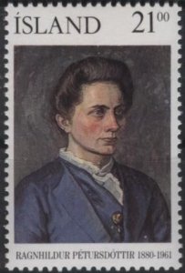 Iceland 697 (mnh) 21k Ragnhildur Pétursdóttir, educator (1990)