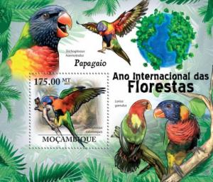 MOZAMBIQUE 2011 SHEET INTERNATIONAL YEAR OF FORESTS PARROTS BIRDS