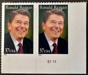 US # 3897 Ronald Regan pair w/plate # 37c 2005 Mint NH