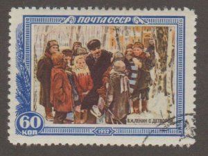 1613 Lenin with children