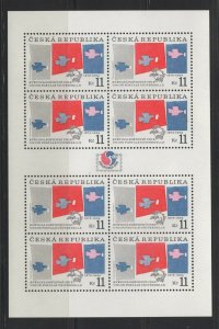 Czech Republic #2928a (1994 UPU anniversary sheet of eight) VFMNH CV $11.50