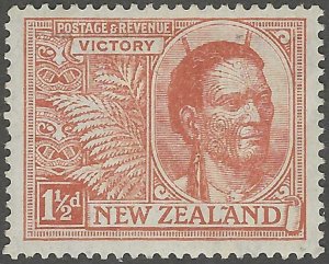 New Zealand, stamp, Scott#167, mint, hinged, Maori Chief 1 1/2d,