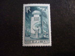 Stamps - France - Scott# B220 - Mint Hinged Set of 1 Stamp
