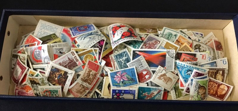 RUSSIA Modern Used +Few Mint Off Paper Mixture (Apprx 350 Items) LA783