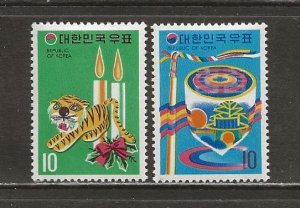 Korea Scott catalog # 880-881 Unused Hinged