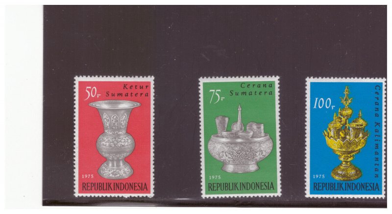 INDONESIA SC.937-939 1975 ARTISTIC METAL WARE MNH COMP. SET YE25