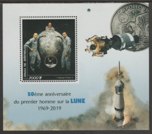 MOON LANDING perf sheet containing one value mnh