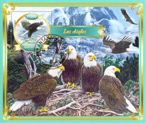 Madagascar 2022 Sheet  Bald Eagles Mountains nest 1 value (TS0106)