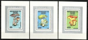 Niger Stamp 822, 825-826  - Mushrooms