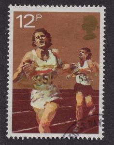 Great Britain  #924  used  1980  sport 12 p  running