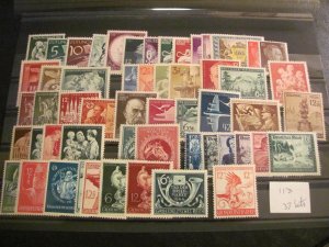 GERMANY 1940S MNH  33 SETS  (113)