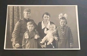 WW2 WWII German Military Army WEHRMACHT Soldier W  Family Postcard Photo 1940