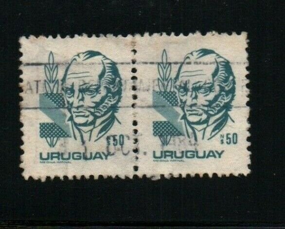 Uruguay #1089 used pair stamp quite imposible to see ! 