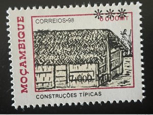 Mozambique 1998 / 2000 Mi. C1567 - Construçoes Tipicas Habitat Overloaded RARE-