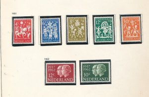 NETHERLANDS 1952/67 MH on Pages Art Flowers (Apx 100 Items)/KRA109