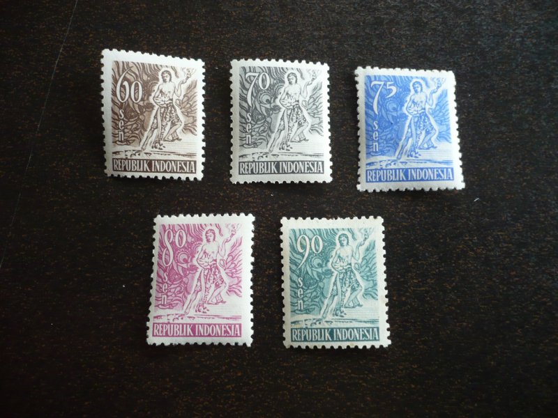 Stamps - Indonesia - Scott# 382-386 - Mint Never Hinged Part Set of 5 Stamps