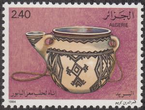 Algeria #738 Pitcher MNH