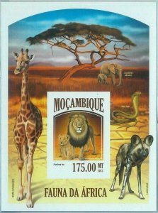 M1458 - MOZAMBIQUE - ERROR, 2013 IMPERF SHEET: African Fauna, Cobra, Giraffes