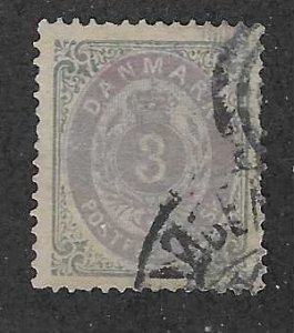 Denmark #17  3s Gray & bright liliac  (U) CV $110.00