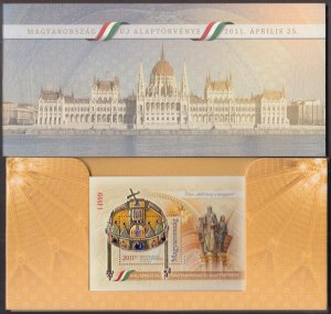 HUNGARY #4197, FUNDAMENTAL LAW EMBOSSED S/S w.CROWN of ST STEPHEN, DELUXE BKLT