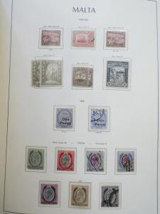 EDW1949SELL : MALTA Almost Cplt Mint & Used collection in beautiful Light House