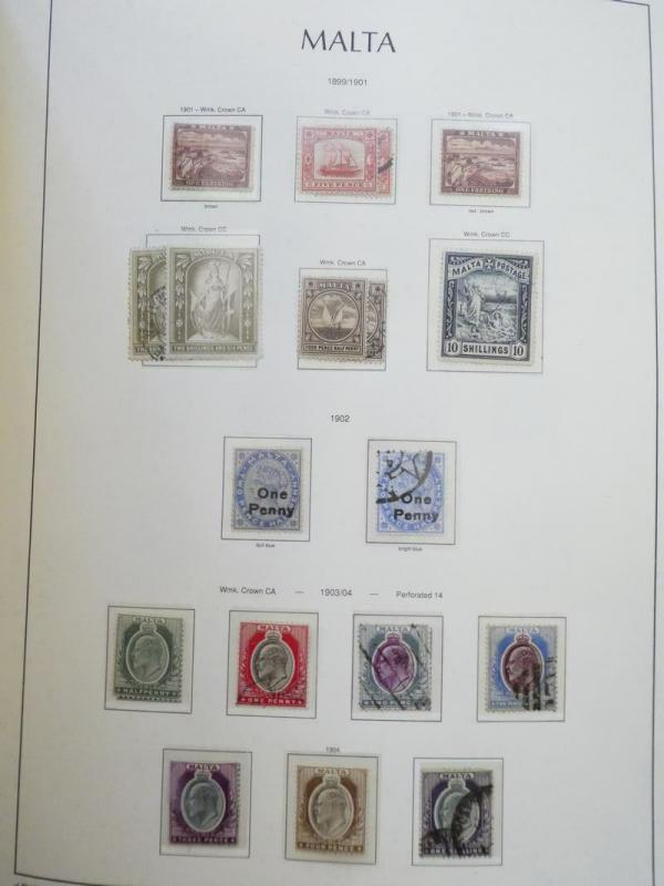 EDW1949SELL : MALTA Almost Cplt Mint & Used collection in beautiful Light House