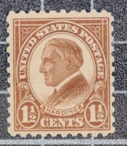 Scott 582 - 1.5 Cents Harding - OG MH - Nice Stamp - SCV $6.00