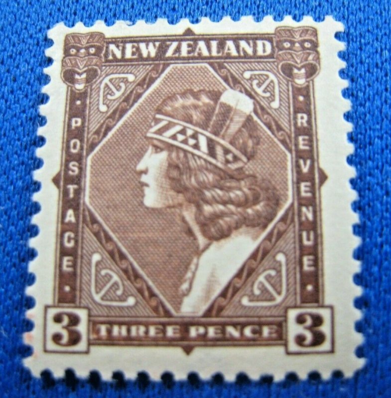 NEW ZEALAND  1936  -  SCOTT # 208  -   MLH   (Hn11)