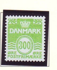 Denmark Sc 795 1989 300 ore bright yellow green stamp mint NH