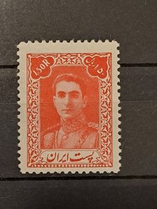 Iran/Persia Shah 1942 1.5 Rial Scott# 892 MH