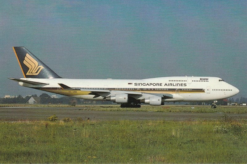 7829 Aviation Postcard  SINGAPORE BOEING 747-412  Airlines