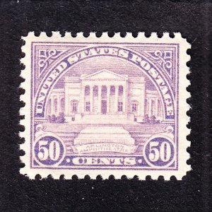 US 570 50c Arlington Amphitheatre Mint VF-XF OG LH SCV $35