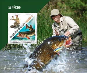 Guinea - 2022 Fishing, Northern Pike - Stamp Souvenir Sheet - GU220319b