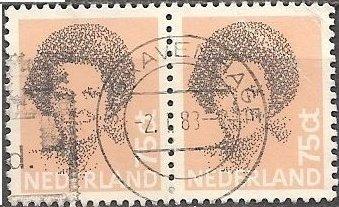 Netherlands 622 (u pair, Hague cancel) 75c Queen Beatrix, pale pink (1982)