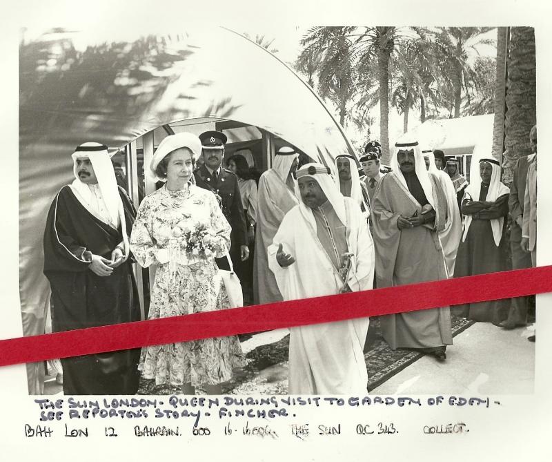 Bahrain HH Sh Isa & HE Sh Hamad / QE II visit to Bahrain Orgenal News paper Phot