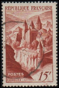 France 590 - Used - 15fr Conques Abbey (1947) (cv $0.70)
