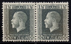 New Zealand - 1915 KGV 1½d Pair MNH** SG 416a